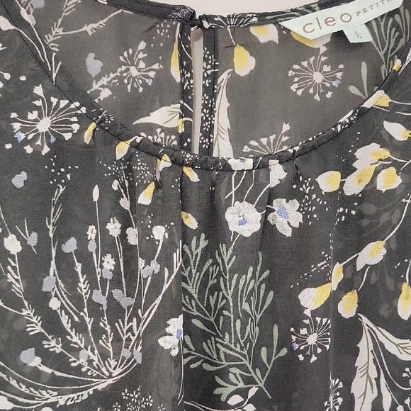 Cleo Yellow and Gray Ruffled Buttoned Blouse - Picture 4 of 9